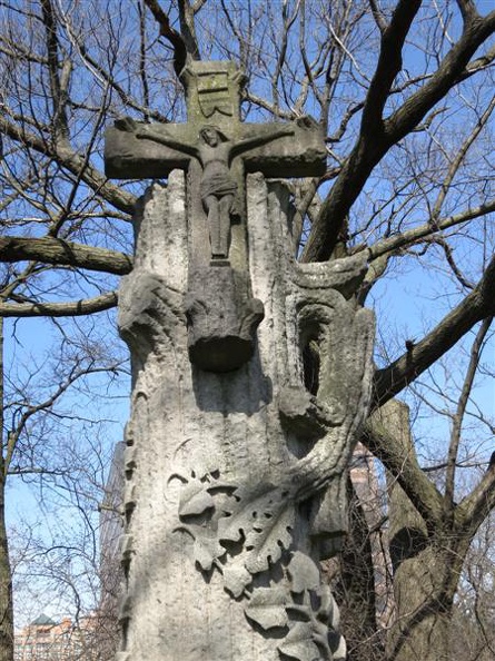 All_Saints_Parish_Cemetery_Chicago_IL_April_22nd_2013_tree_stump_monument_WOW_jesus.jpg